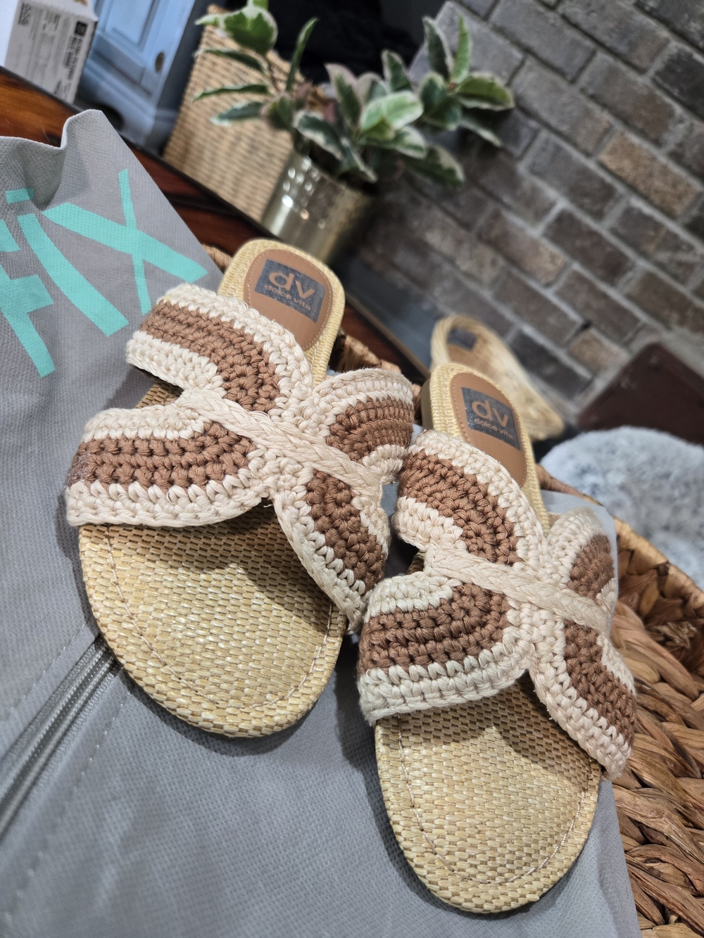 NWT DV by Dolce Vita Geeya C Crochet Slide Sandals Tan 6.5 - Picture 10 of 11